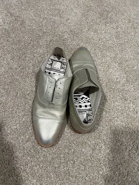 Dolce Vita Metallic Silver Leather Women’s Oxford Derbys